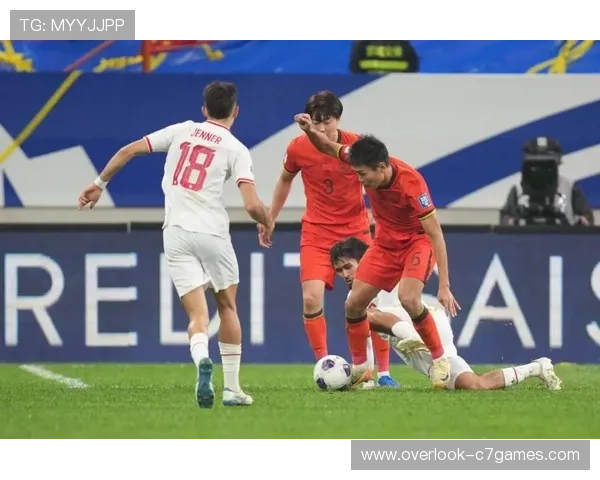 中国足球队迎战世界强队备战世界杯预选赛，全力冲击晋级之路