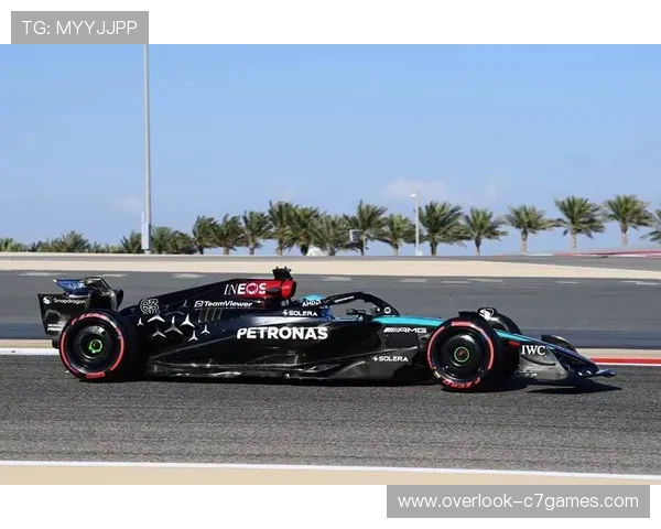 F1赛季最新动态:梅赛德斯和红牛队角逐激烈 引发车迷热议 F1赛季最新动态:梅赛德斯和红牛队角逐激烈 引发车迷热议