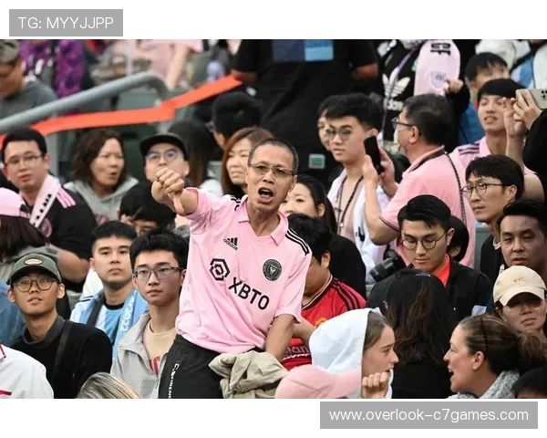 梅西加盟迈阿密国际后首度亮相 受热烈欢迎并与球迷亲密互动 梅西加盟迈阿密国际后首度亮相 受热烈欢迎并与球迷亲密互动