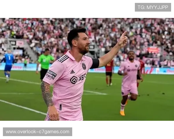 梅西加盟迈阿密国际后首次亮相 受球迷热烈欢迎并大放异彩